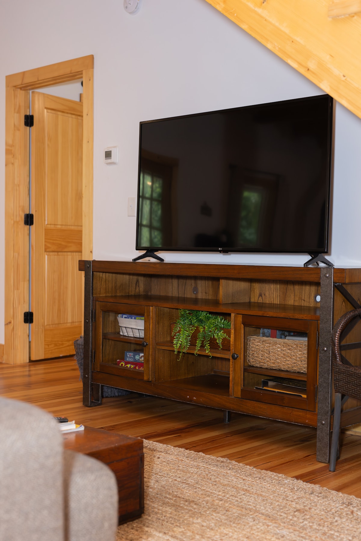 Popular Airbnb listing: Cozy Cabin in Greenville
