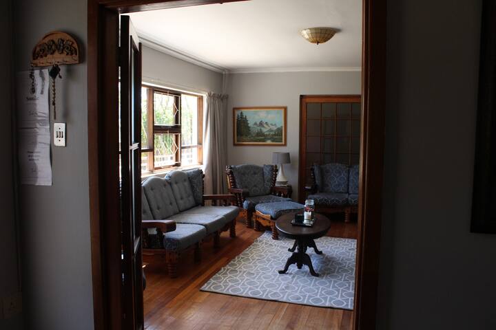 Historic Spacious Family Home In Port Elizabeth - Port Elizabeth