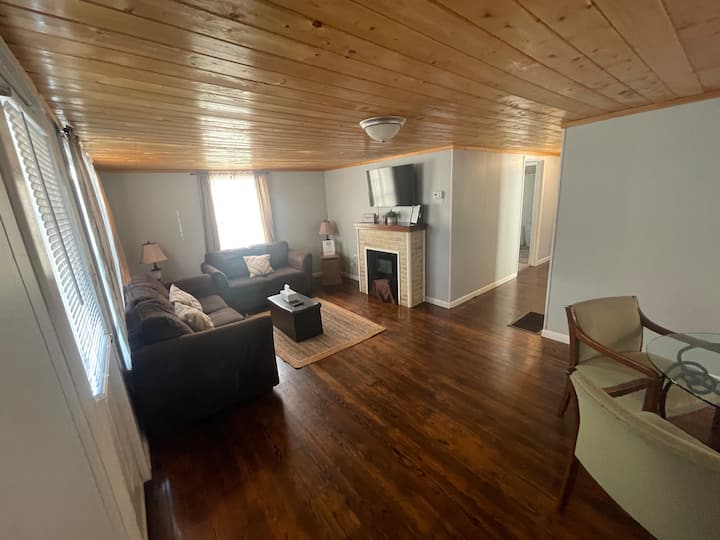 The Upper Rooms Of Bryson City - Bryson City, NC