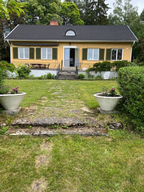 Rural villa with pool in Märsta near Arlanda