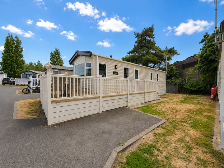 Brilliant 8 Berth Caravan Near Walton-on-the-naze In Essex - 17023nm - Walton-on-the-Naze