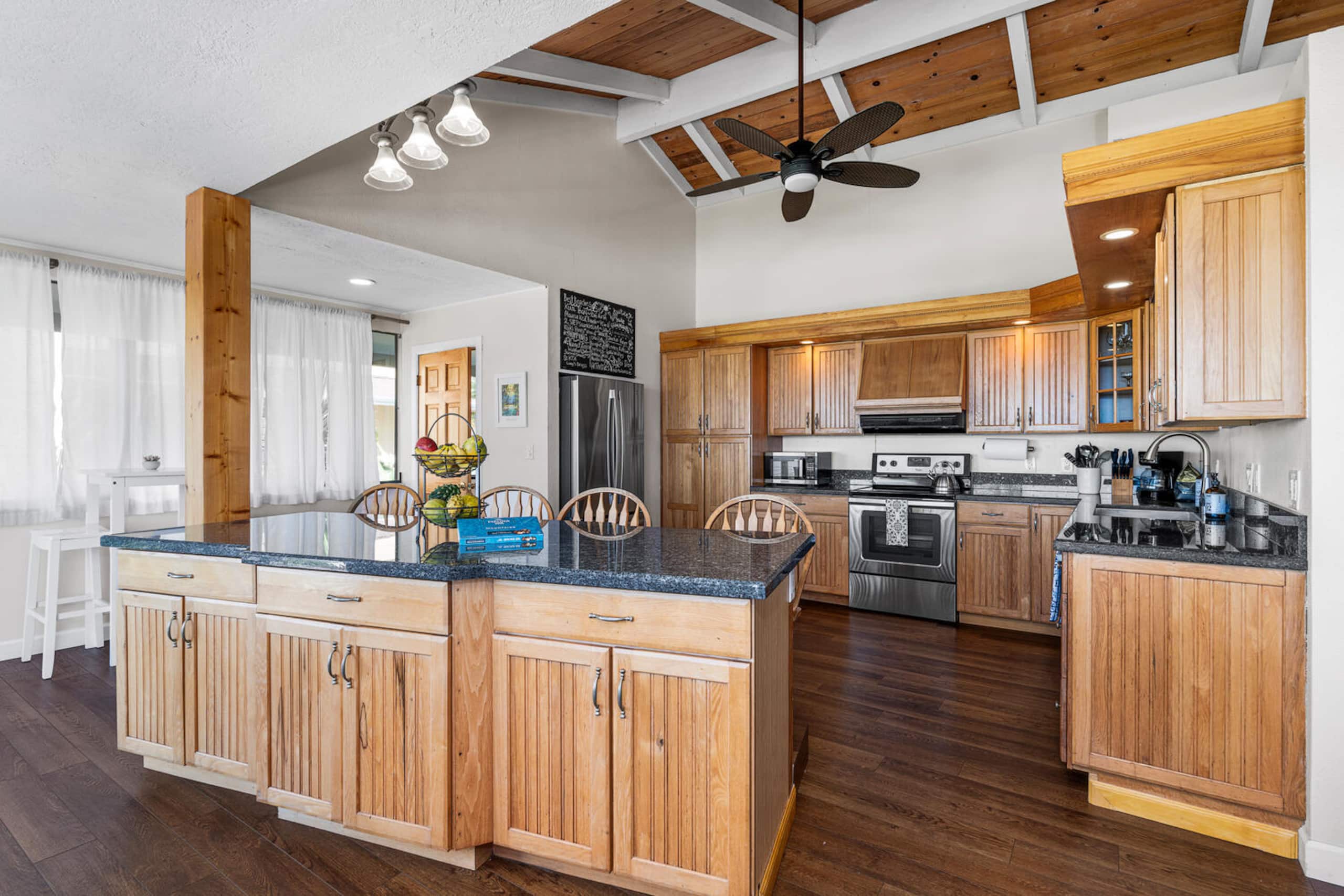 Home in Kailua-Kona · ★4.94 · 4 bedrooms · 5 beds · 3 baths - Image 16