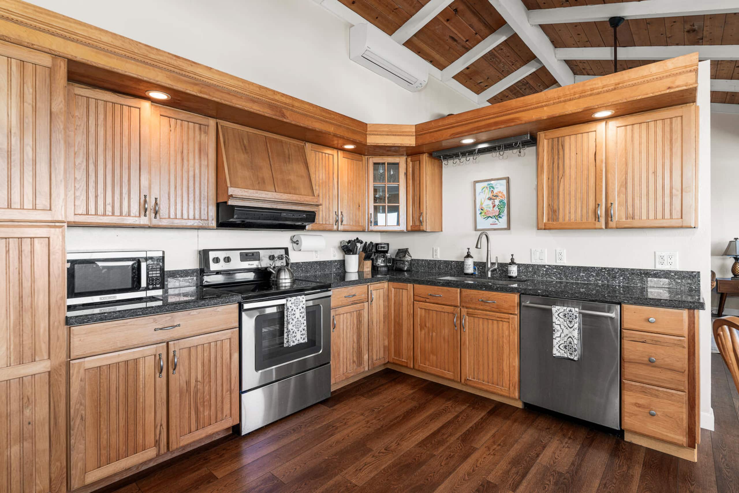 Home in Kailua-Kona · ★4.94 · 4 bedrooms · 5 beds · 3 baths - Image 18