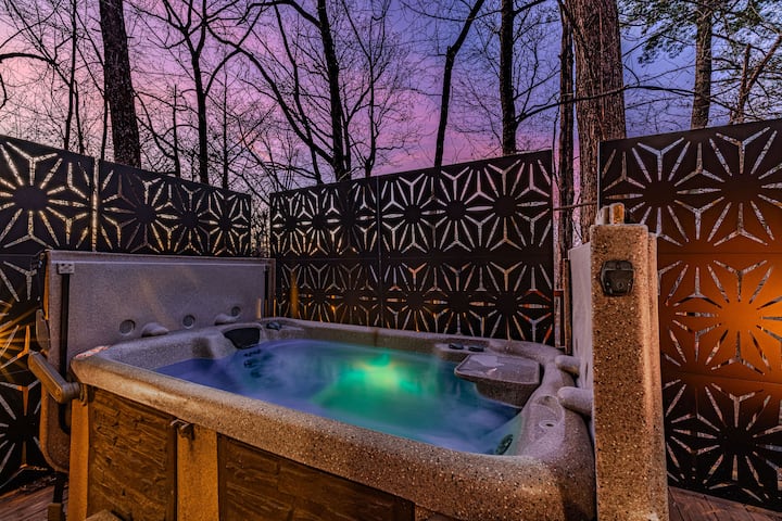 Smokies Log Cabin, Hot Tub After Every Hike, 10 Min To Pigeon Forge & Gatlinburg - Gatlinburg, TN