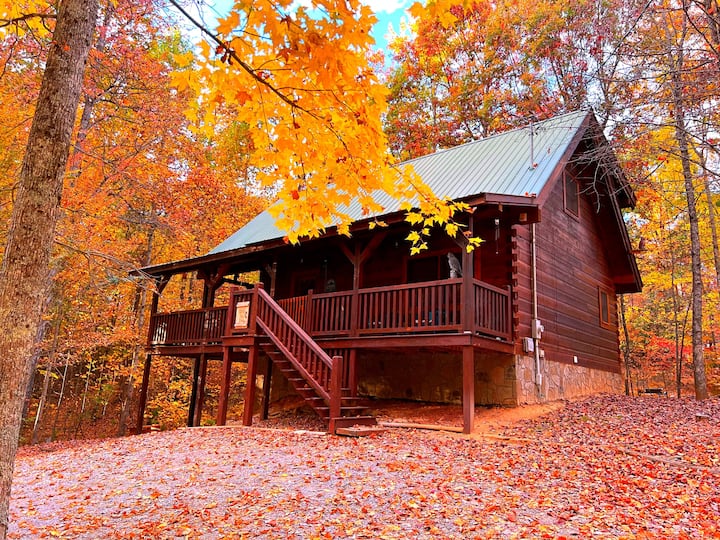 Spacious Mountain Cabin Gatlinburg & Pigeon Forge! - Gatlinburg, TN