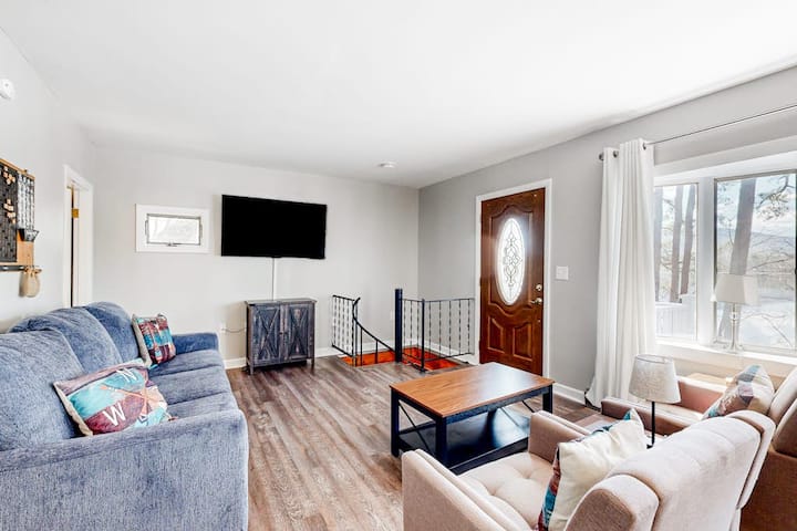 3br Lakefront | Dock | Balcony | Firepit - Ossipee, NH