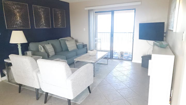 Oceanfront, Sleeps 6, Updated 3br/2ba With Pool. - Ormond Beach, FL