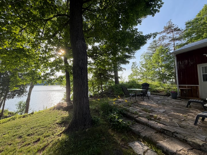 Restorative By Nature | Lakeside Guesthouse - 킹스톤