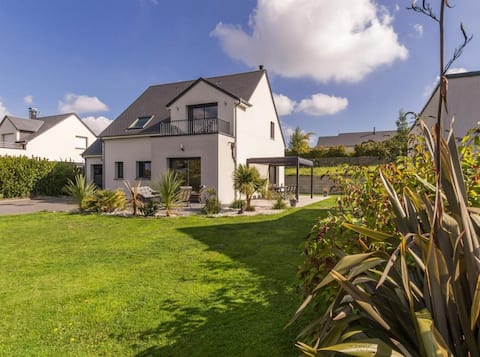 "La vie tranqu'île" 1,500 km from the sea…