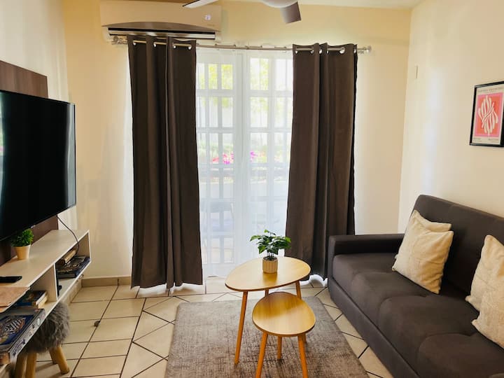 "كانت العليا وشارونا الأفضل! متجاوب للغاية وملائم! على محمل الجد واحدة من أفضل الإقامات التي زرتها على الإطلاق! يا لها من عطلة ممتعة ومكان للإقامة!" شيلبي