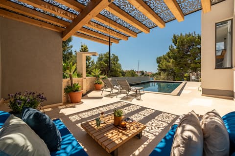 Seafront Villa with Pool, Tennis Court & Gym