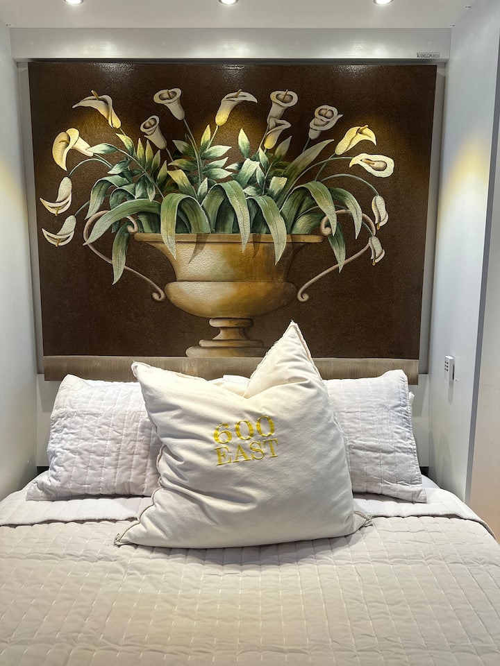 Se trata de una nueva cama Queen Murphy.