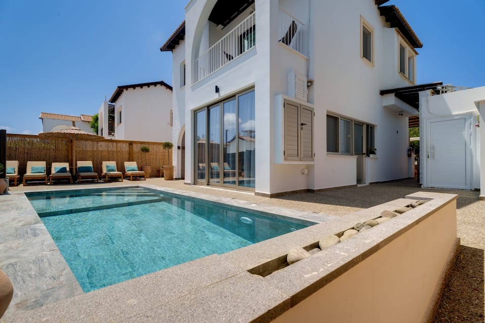 SunnyVillas: 4BR Villa Private Pool+Jacuzzi+Sauna — photo 1