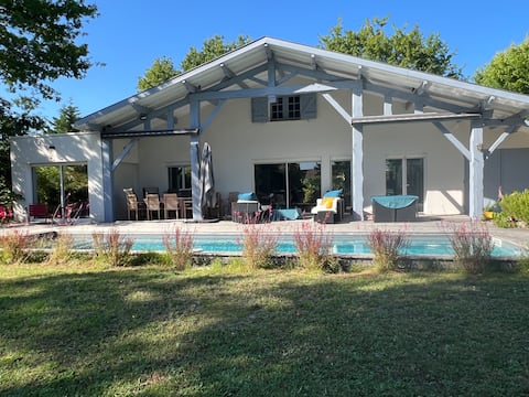 Poolside villa with pool (pool view)