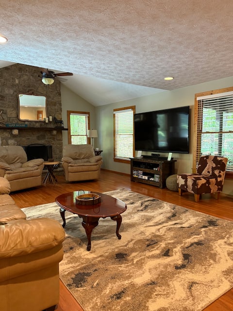 Successful Airbnb property: Hidden Paradise on Douglas Lake in Dandridge