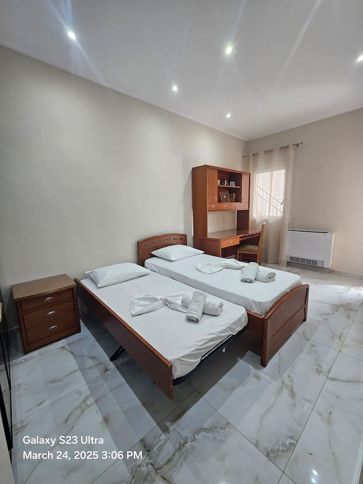 Schlafzimmer 2
2 2 Einzelbetten