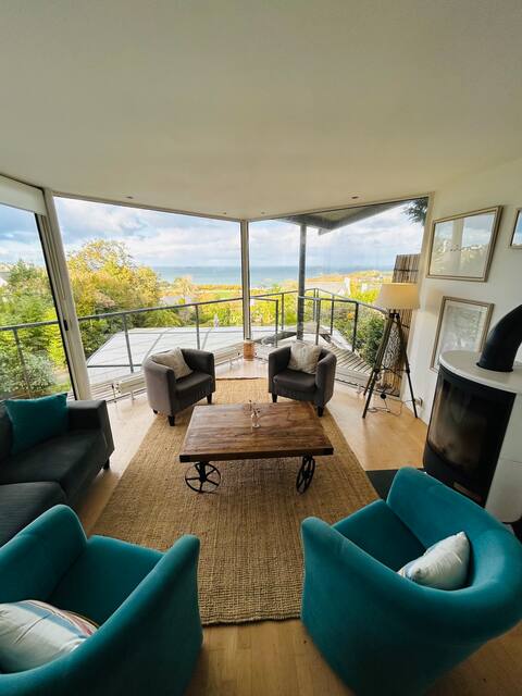 Charming house, beautiful sea view with pool.