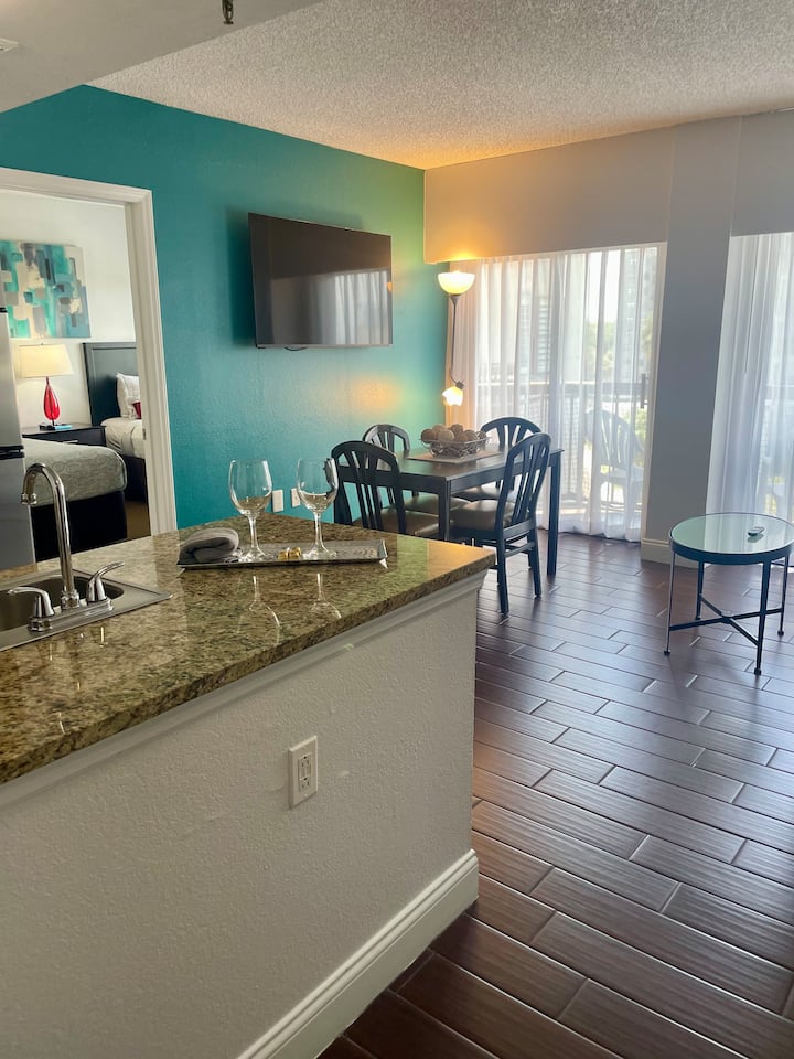 2 Bed Condo 2 Miles To Universal, 10 Mins To Epic! - Orlando