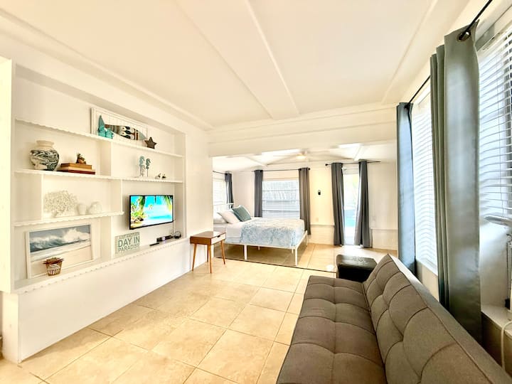Large bedroom queen size bed, private bathroom
