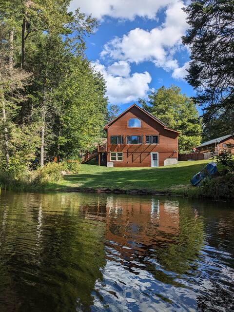 Blue Loon Cabin: Lakeside in the Mountains