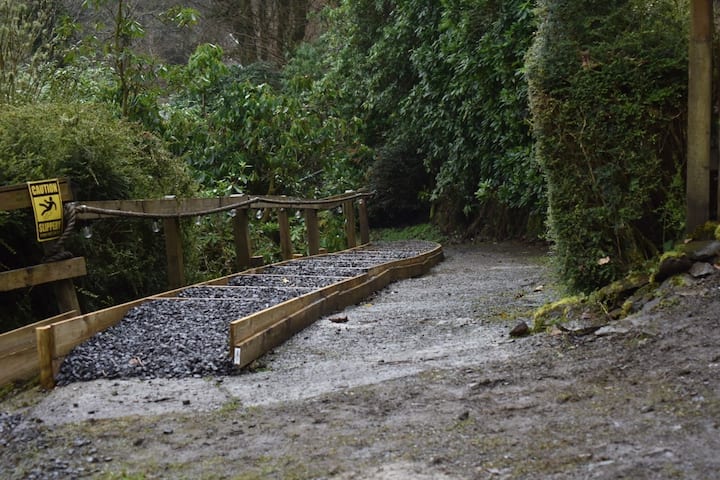 Remote River Cottage + Pool (Seasonal) + Hot Tub - Cottages for