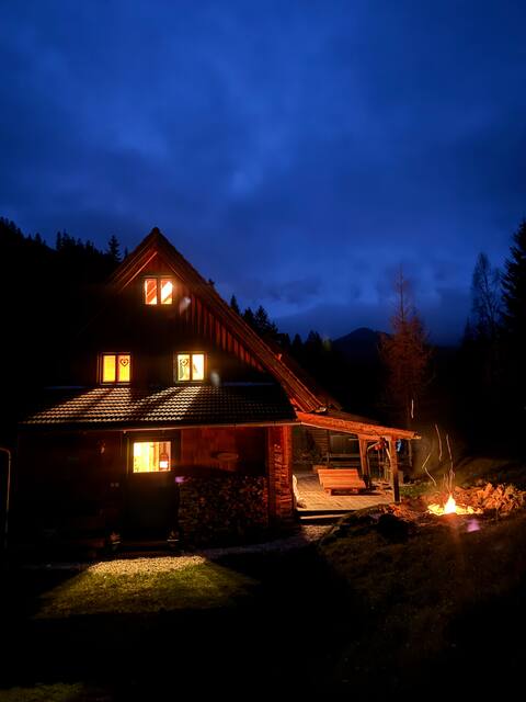 Zirbitzhütte with sauna and fireplace