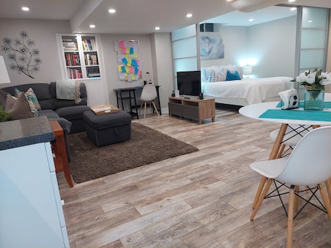 Top performing Airbnb: Comfort, Style and Privacy. in Churchill Meadows