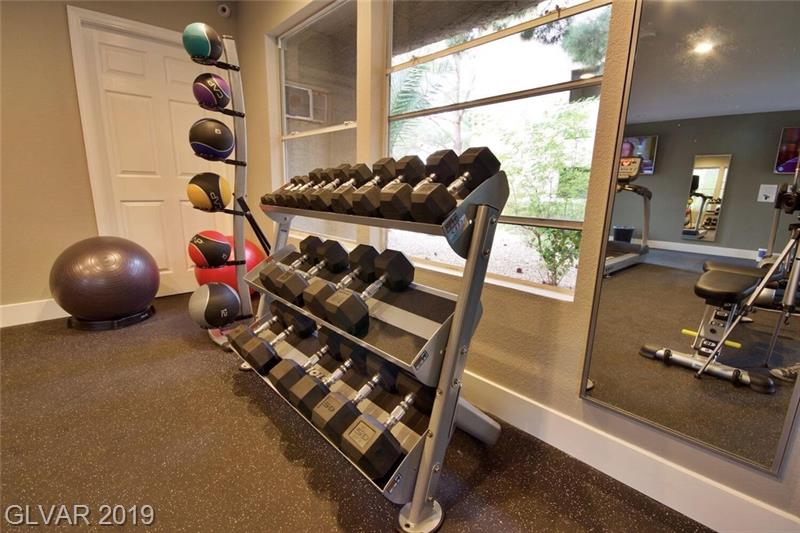 Beautiful Luxury Condo Near The Strip
