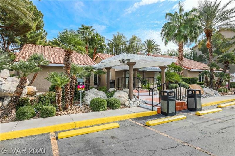 Beautiful Luxury Condo Near The Strip