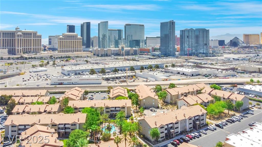 Beautiful Luxury Condo Near The Strip