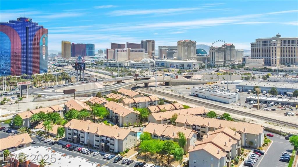 Beautiful Luxury Condo Near The Strip
