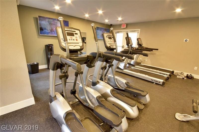 Beautiful Luxury Condo Near The Strip