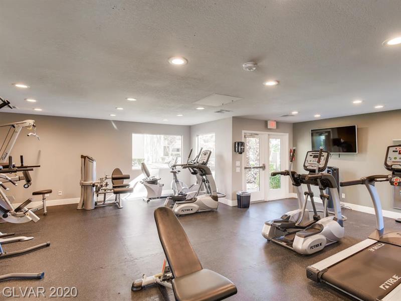 Beautiful Luxury Condo Near The Strip