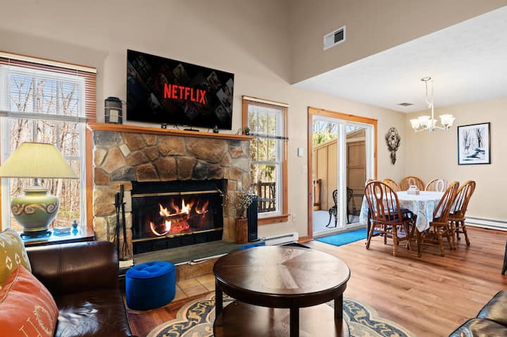 Walk To Camelbeach Waterpark + Mtn Views, Spacious - Pocono Lake, PA