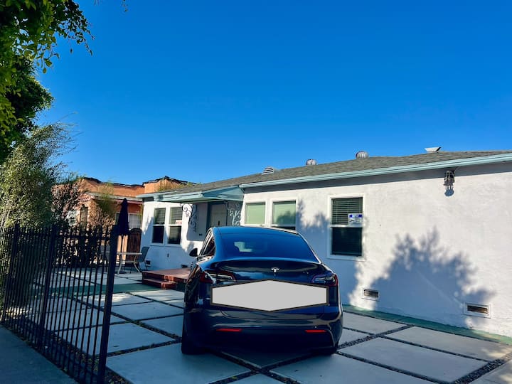 2220/ One  Bedroom One Bathroom,near Culver City! - Los Angeles, CA