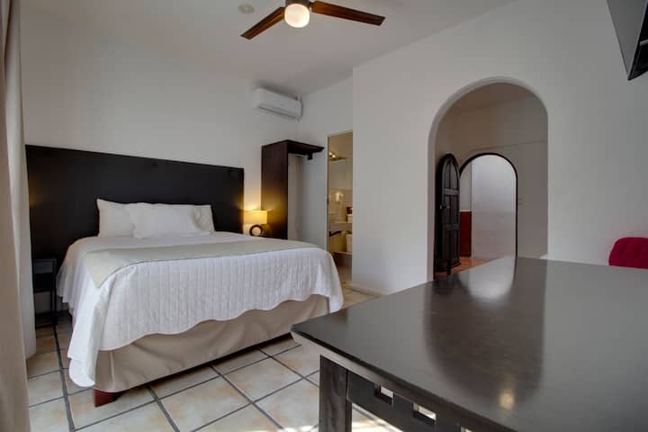Cozy Room In Downtown Hotel Queen Bed Ac - San Miguel de Allende