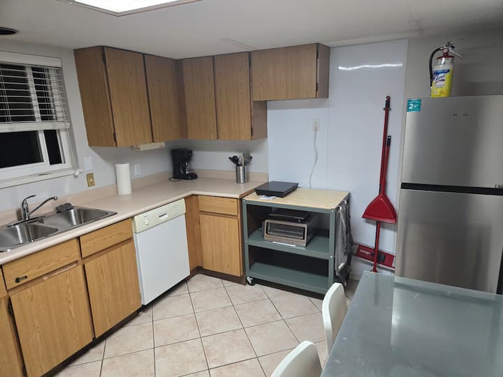Newly Renovated Bed & Bath Apt - Burnaby