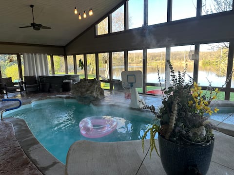 Couples Getaway! Pool, Hot Tub, Lake, Kayak,Trails