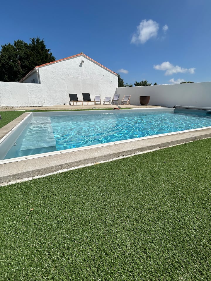 Longère Pornicaise Avec Piscine Chauffée - Pornic