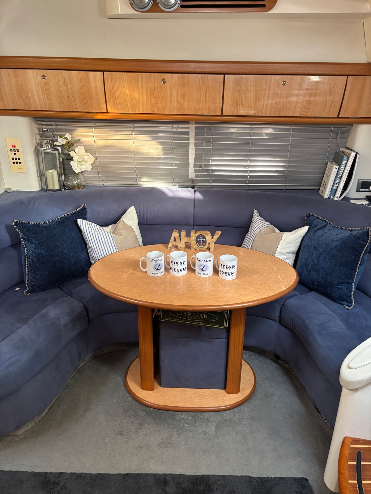 Popular Airbnb listing: Thames Relaxation luxury heated yacht Runnymede in Wraysbury
