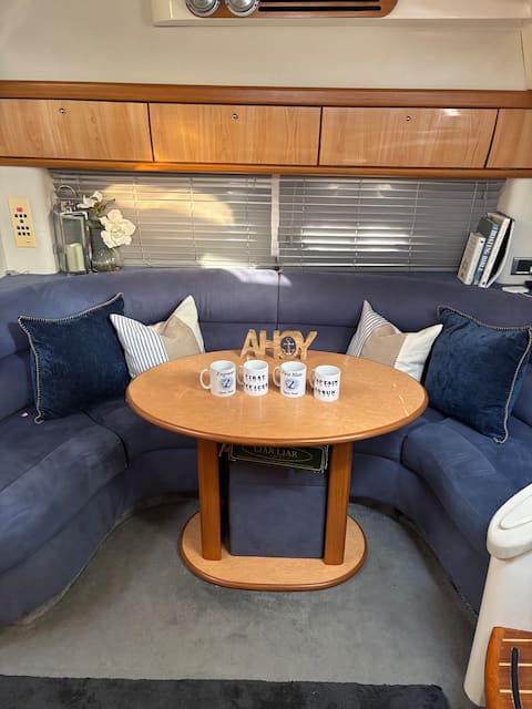 Popular Airbnb listing: Oyster Fun’d UltimateThames Relaxation Windsor in Wraysbury