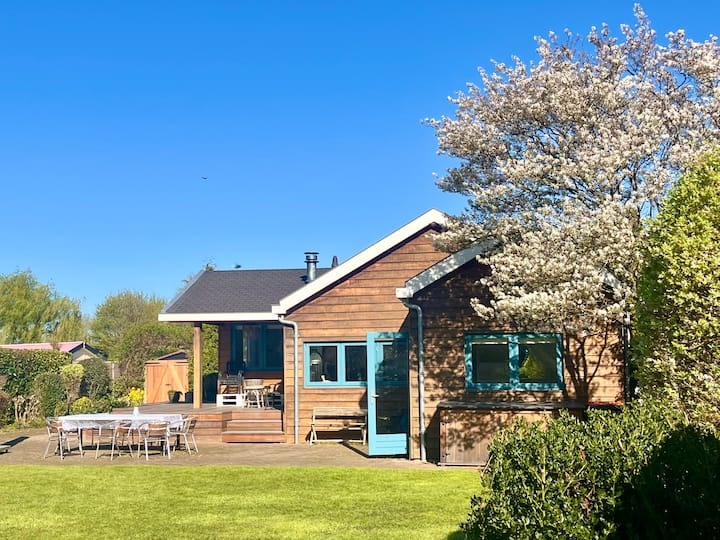 Gardenvilla, 3 bdr + bikes/airco/parking