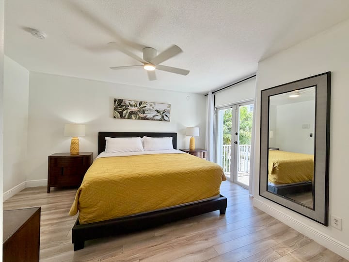 Second floor bedroom, king size bed, balcony, smart TV and private bathroom
