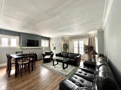 Successful Airbnb property: Spacious Condo by CWRU, CIM, UH, Clev Clinic in Glenville