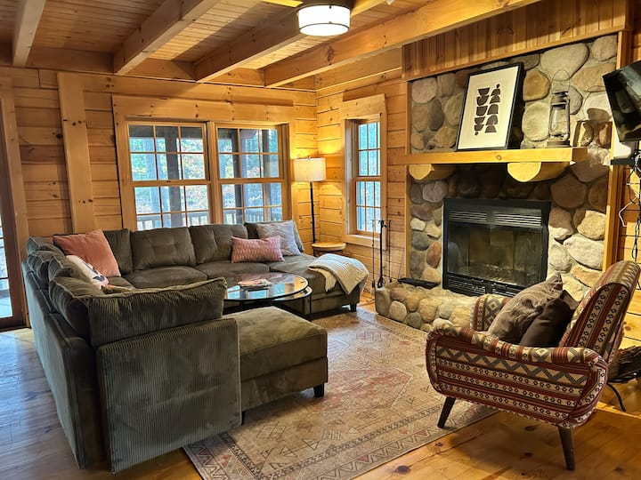 Peaceful Cabin W/ Lake Access, Firepit & Grill - Saugatuck, MI