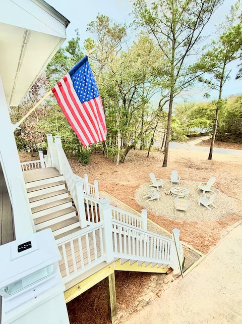 Seaglass Cottage - Beachside w/ Pool & Hot Tub