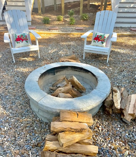 Seaglass Cottage - Beachside w/ Pool & Hot Tub