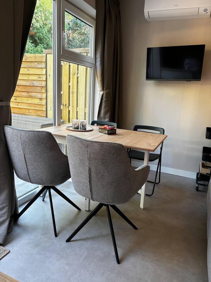 Tiny House - Privé Sauna, Jacuzzi & Wellness - Heerenveen