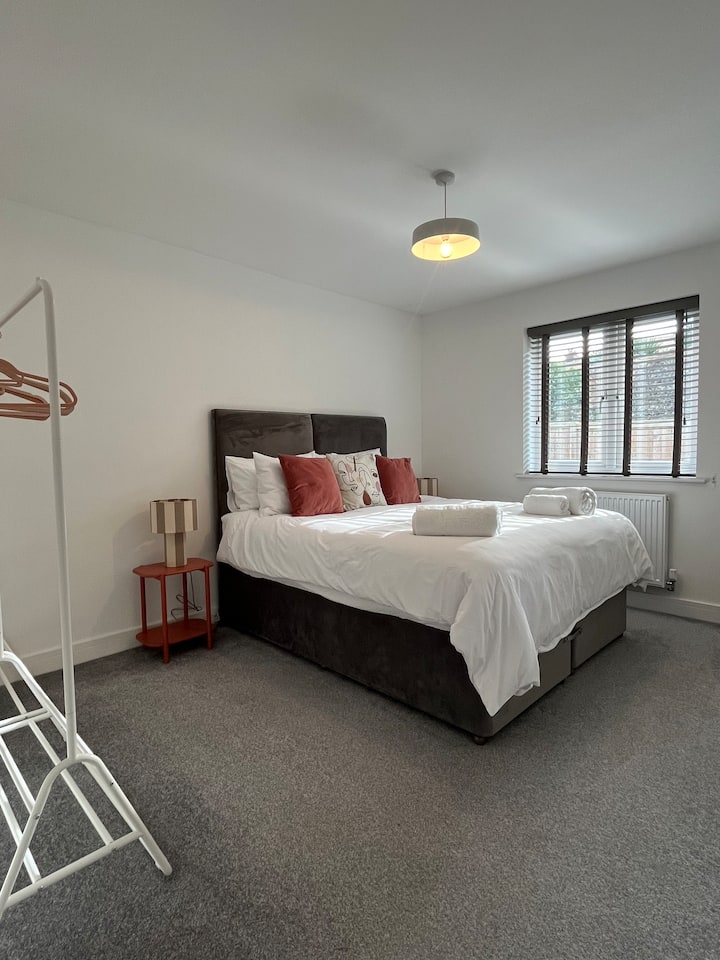 2号卧室：可选加大双人床