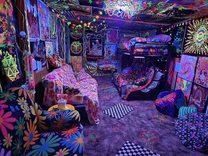 Den with 4 beds in regular lighting.